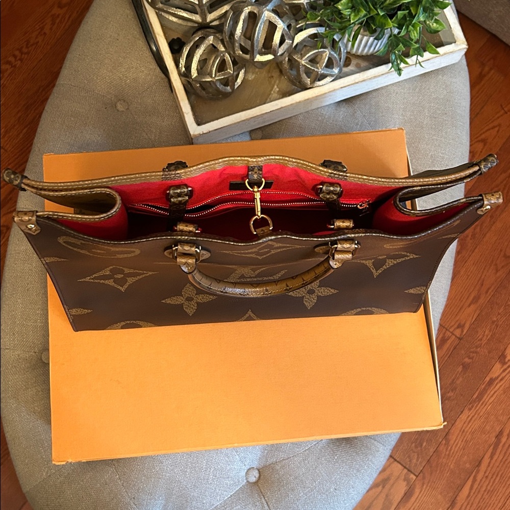 Louis Vuitton Onthego GM shoulder bag - Picture 14 of 16